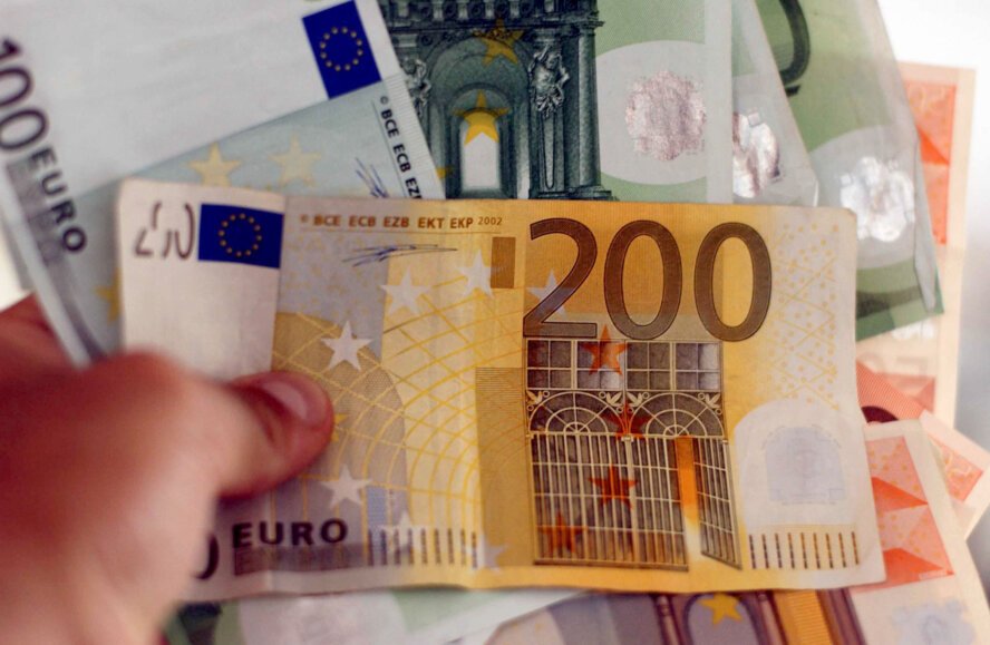 Αυξήσεις έως 35 ευρώ για ασφαλισμένους σε ΙΚΑ, Δημόσιο, ΟΑΕΕ, ΕΤΑΑ και ΝΑΤ